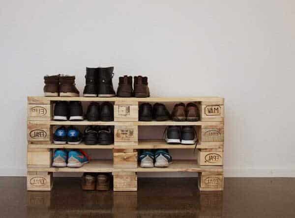 Полка для обуви из деревянного поддона